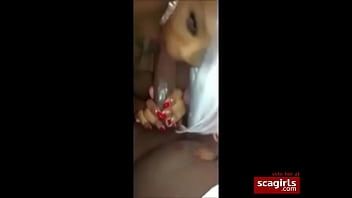 Reproducir Puta de lengua larga y garganta profunda