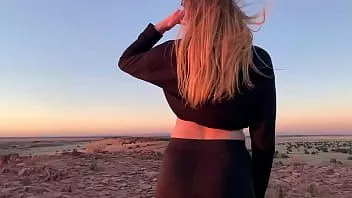 चलाएँ पर the edge का the भव्य canyon चीता adora सवारी लिंग cowgirl और देता है blowjob को bwc d3ad rac3r गरम Slutty pawg गोरा
