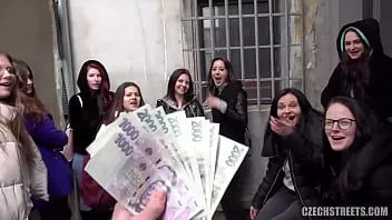 play Czechstreets - le ragazze adolescenti amano il sesso e il denaro