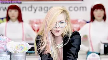 play Avril lavigne - hello kitty (самые горячие моменты) [только 4k / avril]