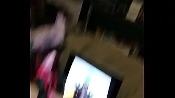 Reproducir Pokémon legendarios ayudando con tributo