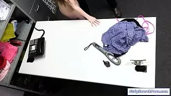 Reproducir Un oficial de mamadas de ladrón de grandes tetas