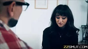 播放 走失的继女回来了，爸爸照顾她