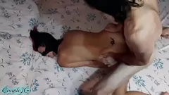 play Mit Handschellen gefesselter Amateur wird anal gefickt