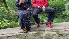 play सुडौल एमआईएलए हैंडजॉब और विशाल सहलोड के साथ बाहर गंदा हो जाता है