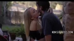 Jouer La passion interdite de l'oncle: une rencontre sensuelle avec sa nièce