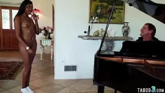 تشغيل الرغبة المحرمة للأخت شاي سبيريدز للحصول على قضيب زوج الأم الكبير