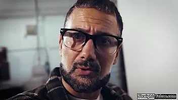 Reproducir Straighttaboo.com - el acosador domina a una milf y se la folla
