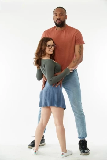 Pornostar Leana Lovings