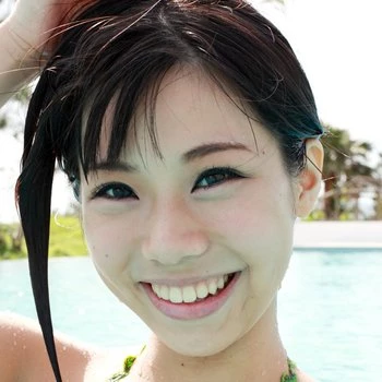 Actrita Fumina Suzuki